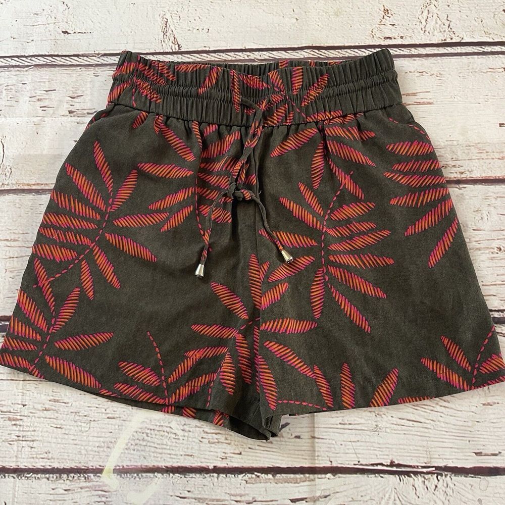 A New Day Women's Size Small Leaf Print Elastic Waist & Tie‎ Shorts